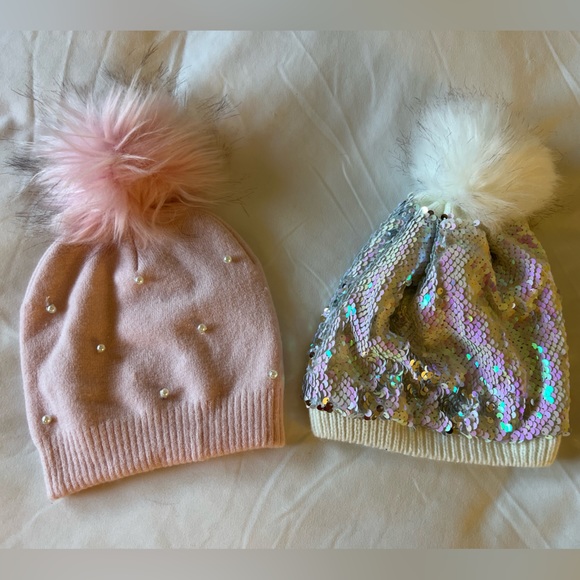 New Girls beanies with large fluffy Pom - Picture 3 of 6